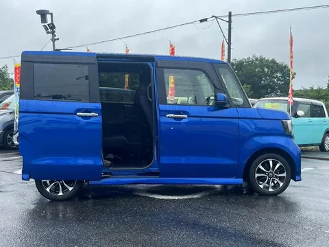 Honda N-BOX Custom