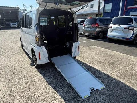 Honda N-BOX Custom