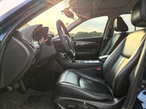 Infiniti Q50L