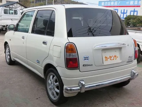Daihatsu Mira Gino