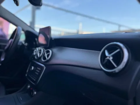 Mercedes-Benz Mercedes-Benz GLA
