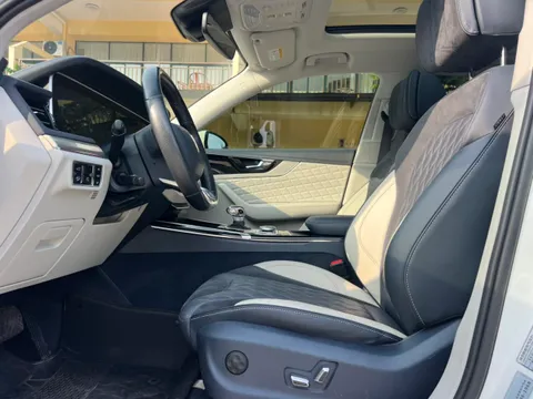 Hongqi HS5