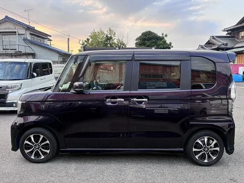 Honda N-BOX Custom