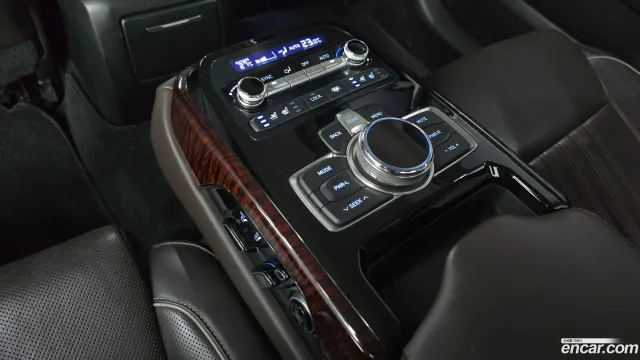 Genesis G90 (EQ900)