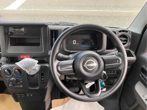 Nissan Clipper Van