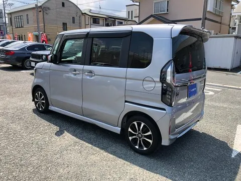 Honda N-BOX Custom