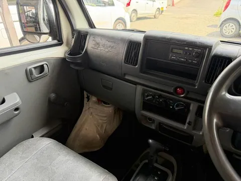 Nissan Clipper Van