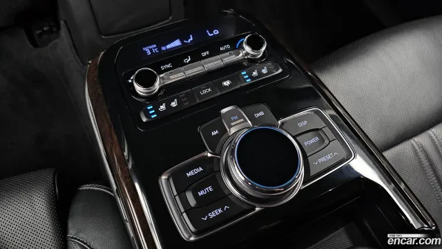 Genesis G90 (EQ900)