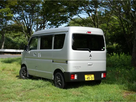 Mitsubishi Minicab Van