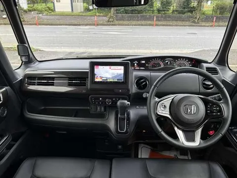 Honda N-BOX Custom