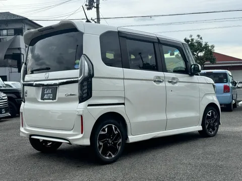 Honda N-BOX Custom