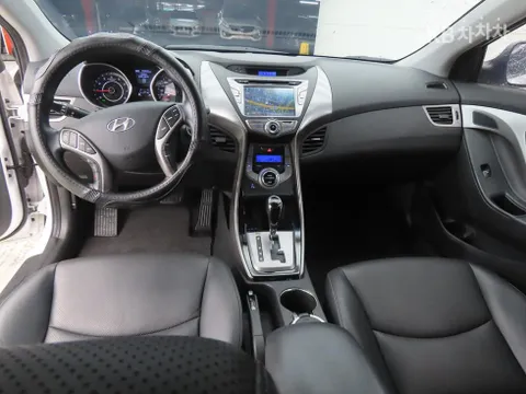Hyundai Elantra (Avante)