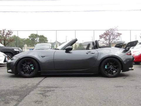 Mazda MX-5 (Roadster)