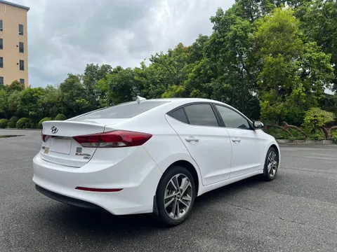 Hyundai Elantra (Avante)