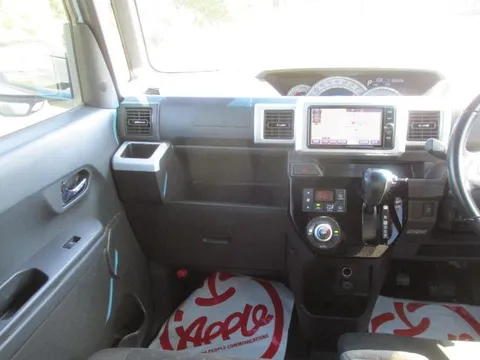 Toyota Pixis Mega