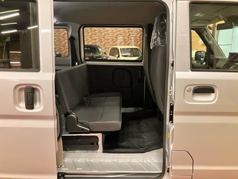 Nissan Clipper Van