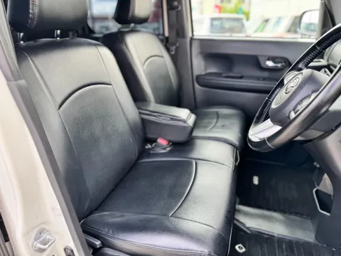 Toyota Pixis Mega