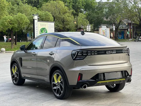 Lynk & Co 05