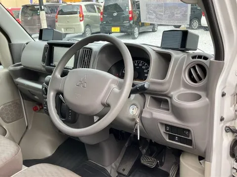 Mitsubishi Minicab Van