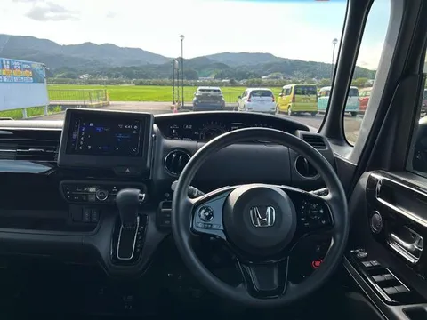 Honda N-BOX Custom