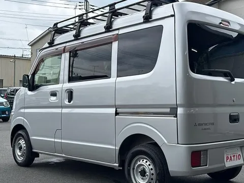 Mitsubishi Minicab Van