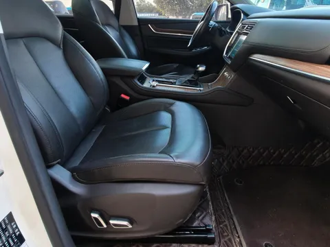 Roewe RX8