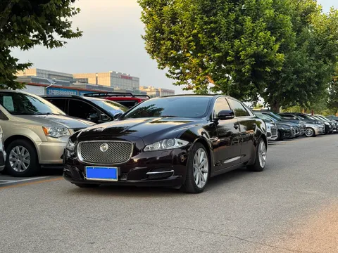 Jaguar XJ