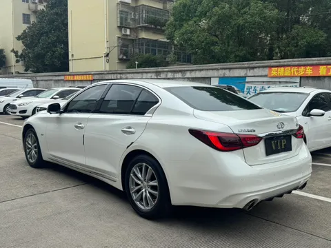 Infiniti Q50L
