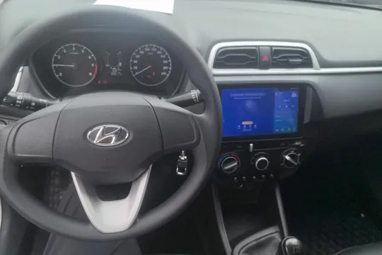 Hyundai Reina