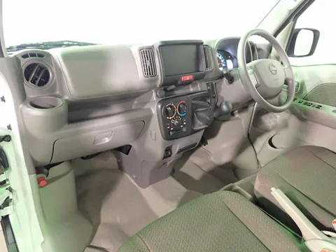 Nissan Clipper Van