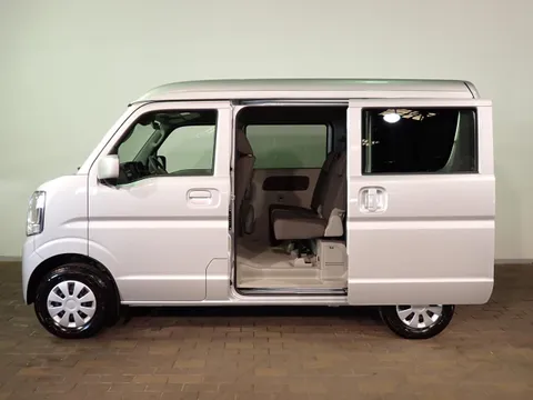 Nissan Clipper Van
