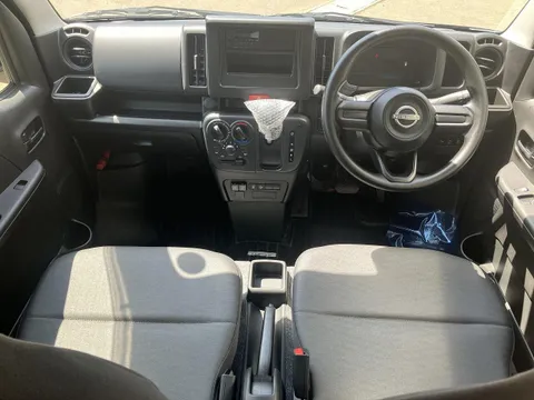 Nissan Clipper Van