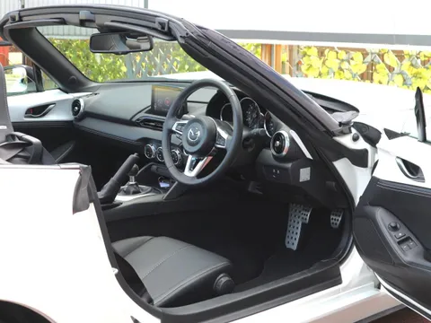 Mazda MX-5 (Roadster)