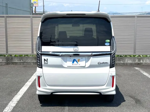 Honda N-BOX Custom