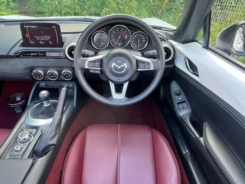 Mazda MX-5 (Roadster)