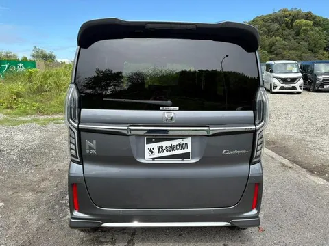 Honda N-BOX Custom