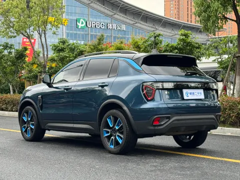 Lynk & Co 01