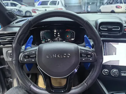 Lynk & Co 03