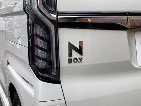 Honda N-BOX Custom