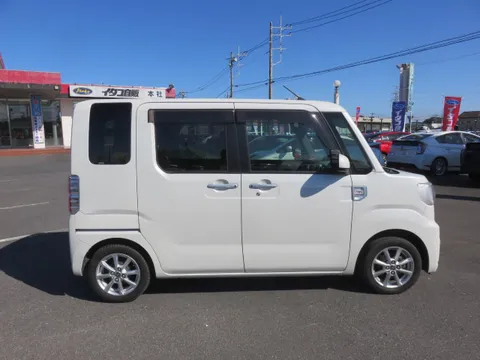 Toyota Pixis Mega