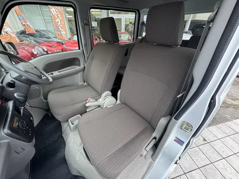 Nissan Clipper Van