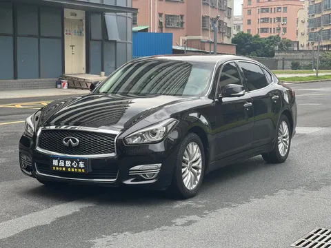 Infiniti Q70