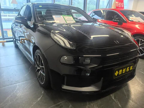 Lynk & Co 03