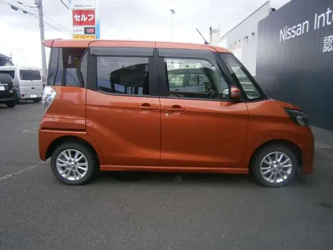 Nissan Dayz Roox