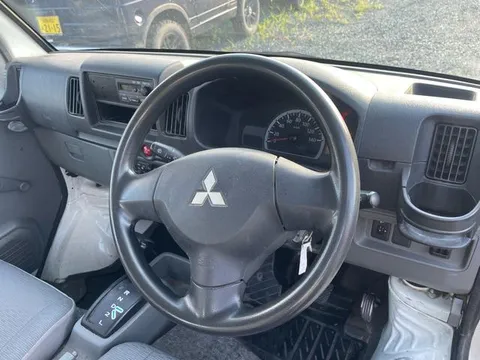 Mitsubishi Minicab Van