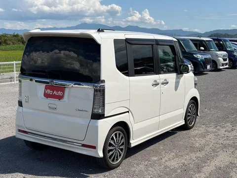 Honda N-BOX Custom