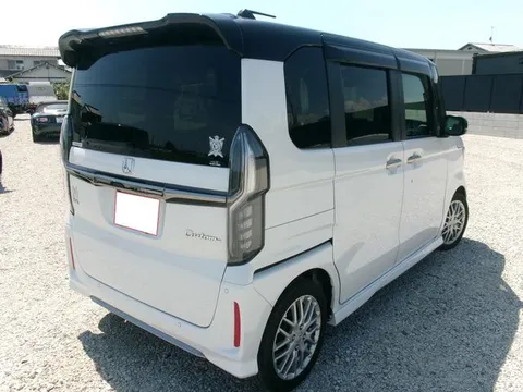 Honda N-BOX Custom