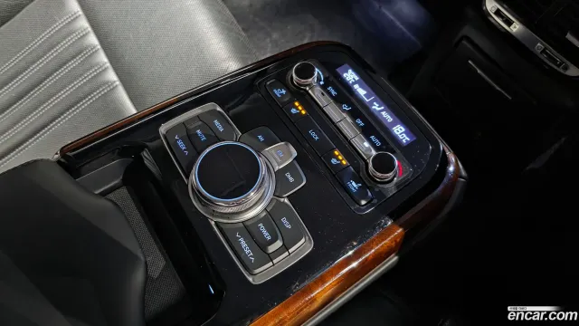 Genesis G90 (EQ900)
