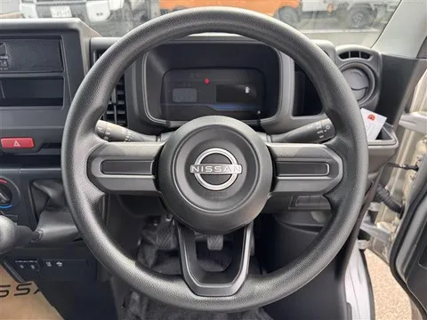 Nissan Clipper Van