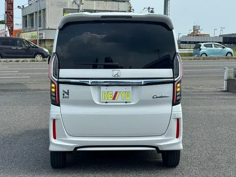 Honda N-BOX Custom